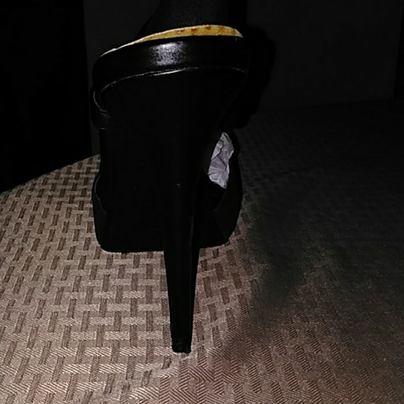 Heels - Picture 3 of 4